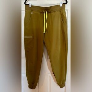Figs Women's Martini Olive Jogger Scrub